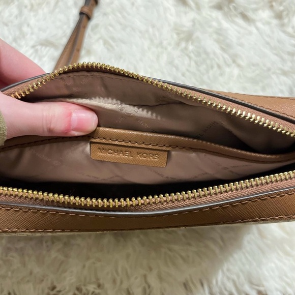 Michael Kors MK Logo Crossbody NWOT - Picture 4 of 5